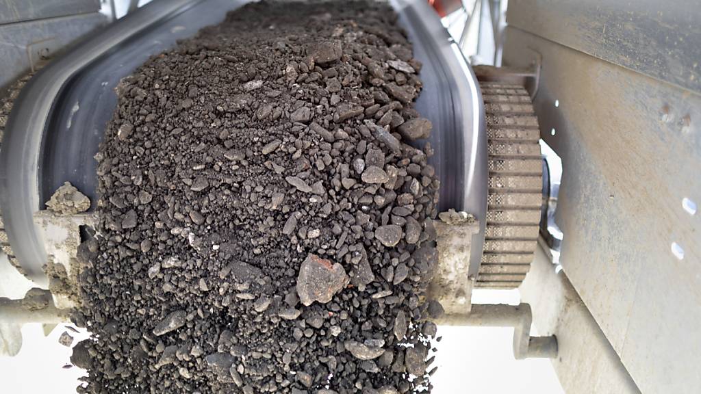 Dekontaminierte Altlasten dürfen wieder am ursprünglichen Standort eingebaut werden, wenn der Wiedereinbau umweltfreundlicher ist als die Entsorgung. Der Bundesrat hat dafür eine Verordnung angepasst. (Themenbild)