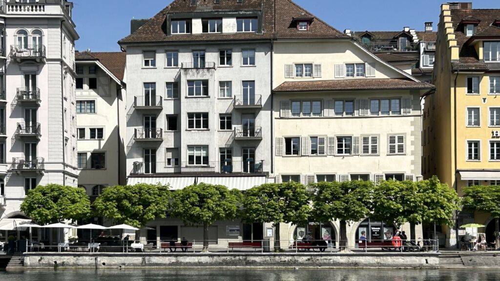 Die Ufermauer unter der Egg 10 in der Luzerner Altstadt muss saniert werden.