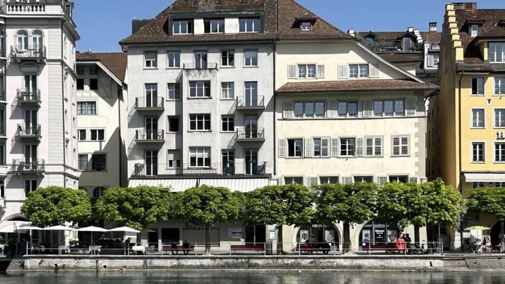 Die Ufermauer unter der Egg 10 in der Luzerner Altstadt muss saniert werden.