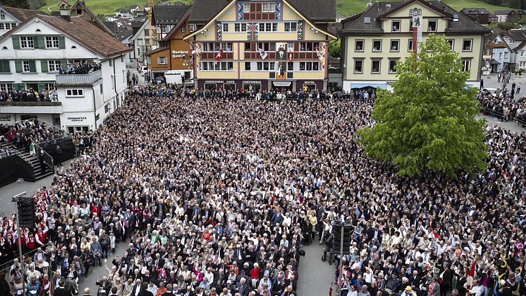 Die Landsgemeinde in Appenzell findet am letzten Sonntag im April statt und wird jeweils von Ehrengästen aus Politik, Wirtschaft, Militär und dem Sport besucht.
