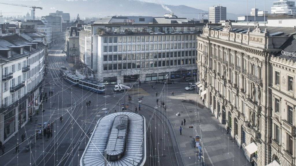 Der Paradeplatz in Zürich - Symbol und Herz des Bankenplatzes Schweiz mit dem Gebäude der UBS (Mitte) und der Credit Suisse (rechts).