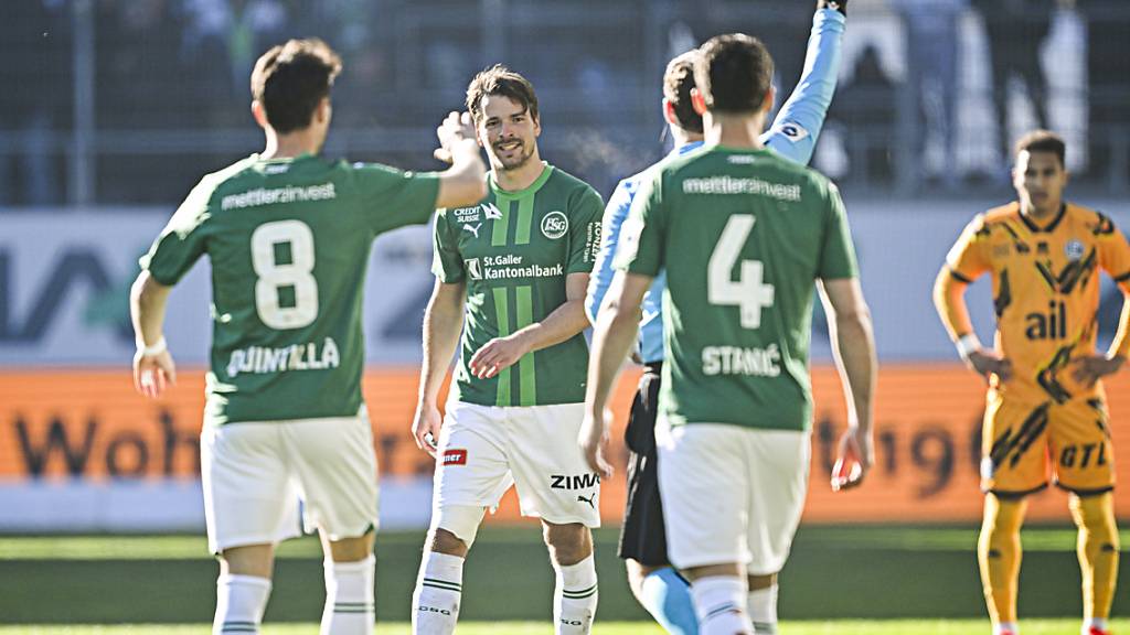 Die wohl spielentscheidende Szene am vergangenen Sonntag: Schiedsrichter Lukas Fähndrich zeigt St. Gallens Lukas Görtler bereits nach fünf Minuten die Rote Karte. Lugano gewinnt in der Folge in der Ostschweiz als erstes Team in dieser Saison