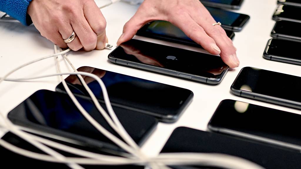 Das Start-up Humane will Smartphones künftig den Stecker ziehen. (Archivbild)
