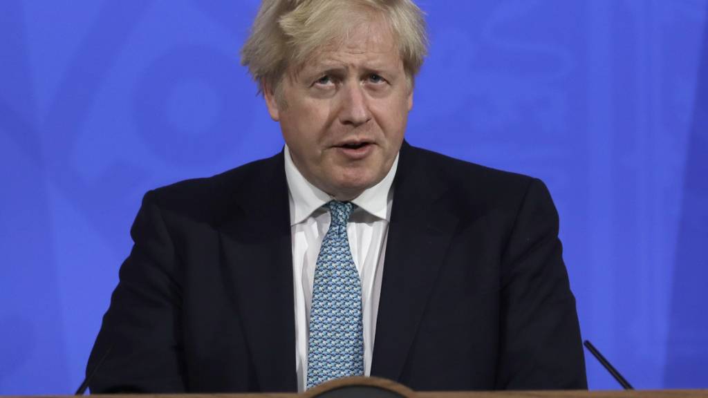 Großbritanniens Premierminister Boris Johnson spricht bei einer Pressekonferenz. Foto: Matt Dunham/AP Pool/dpa