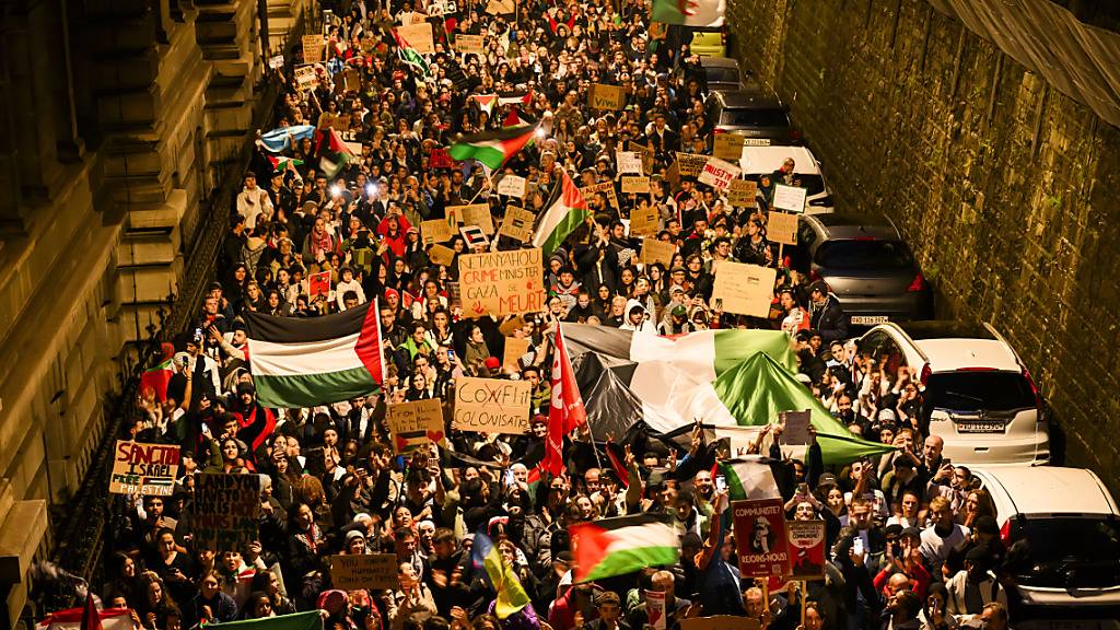 Etwa 4500 Menschen demonstrierten am Donnerstagabend in Lausanne für das palästinensische Volk, teils mit israelfeindlichen Slogans.