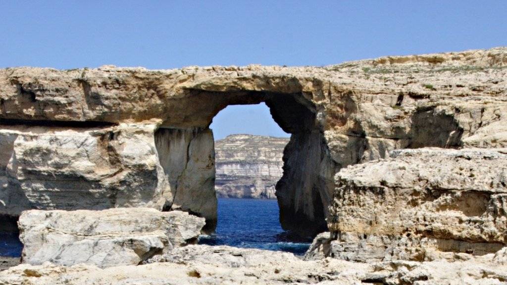 So sah das Felsentor auf der zu Malta gehörenden Insel Gozo einst aus - nun ist nichts mehr von ihm übrig. (Archiv)