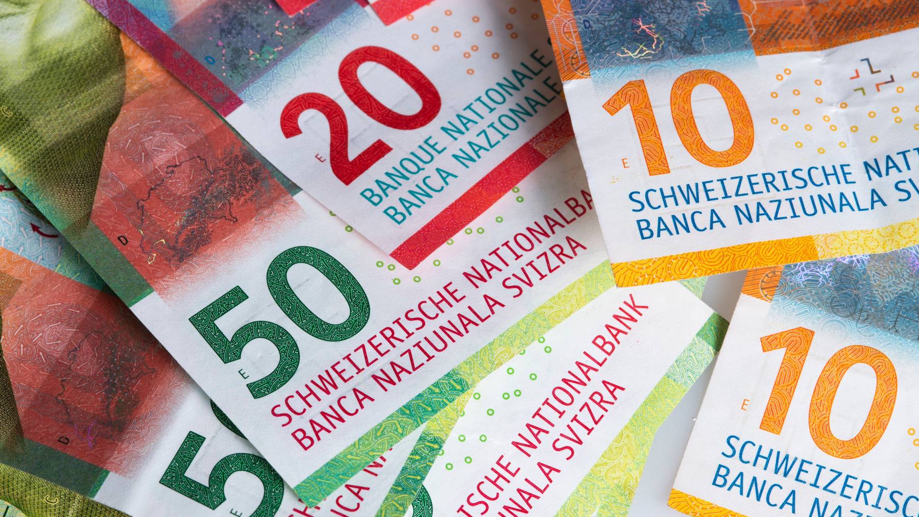 Ein Sparkonto bei einer Schweizer Bank lohnt sich in den meisten Fällen kaum. Laut einer neuen Auswertung lagen die Zinssätze im Schnitt bei 0,05 Prozent.