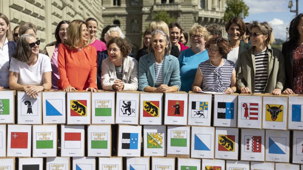 Initiantinnen bei der Einreichung der Unterschriften der Steuergerechtigkeits-Initiative der FDP Frauen (Archivbild)