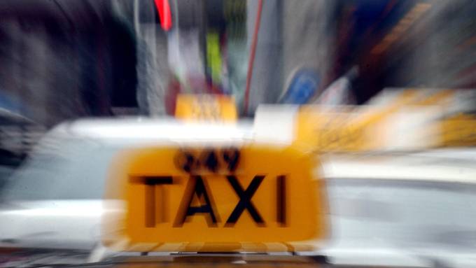 Luzerner Taxifahrer hat weitere Frau sexuell genötigt