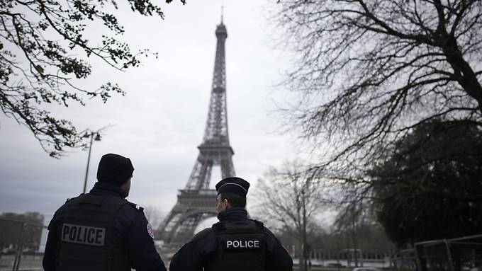 Nach tödlichem Angriff in Paris: Drei Menschen in Gewahrsam