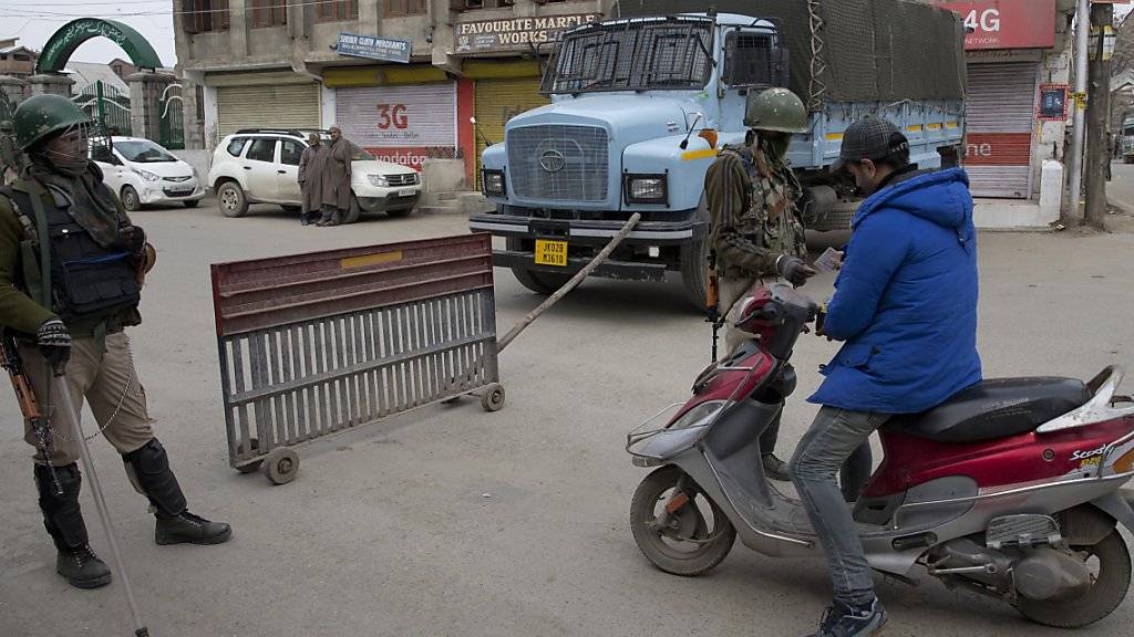 Die Lage in Kaschmir bleibt weiterhin angespannt. Ein Sprecher des indischen Aussenministeriums betonte am Samstag, dass Indien weiterhin «entschlossen» Land und Bevölkerung verteidigen werde. (Archivbild)