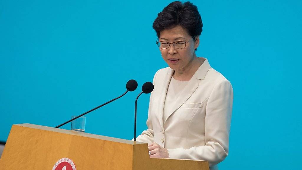 Hongkongs Regierungschefin Carrie Lam hat sich nach den Massenprotesten bei der Bevölkerung für die Kontroverse über das Gesetz für Auslieferungen an China entschuldigt.