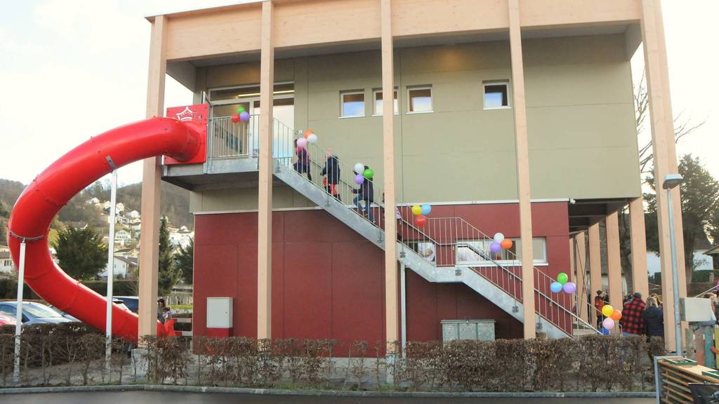 Klingnau – Neuer Kindergartenpavillon mit Rutschbahn