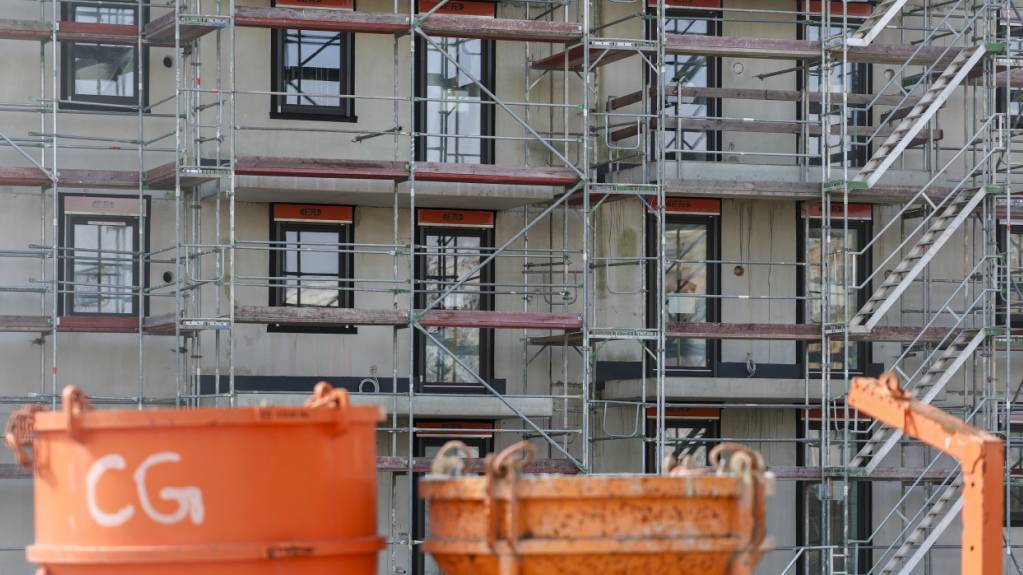 Das Schweizer Bauhauptgewerbe ist im vergangenen Jahr klar gewachsen und dürfte 2026 erneut zulegen. Haupttreiber bleibt der Wohnungsbau. (Archivbild)