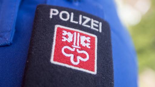 Autofahrer bringt in Emmetten beim Überholen Motorrad zum Stürzen