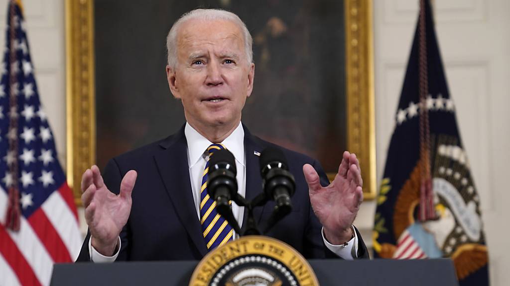 dpatopbilder - Joe Biden, Präsident der USA, spricht im State Dining Room des Weißen Hauses über Lieferketten in den USA. Foto: Evan Vucci/AP/dpa