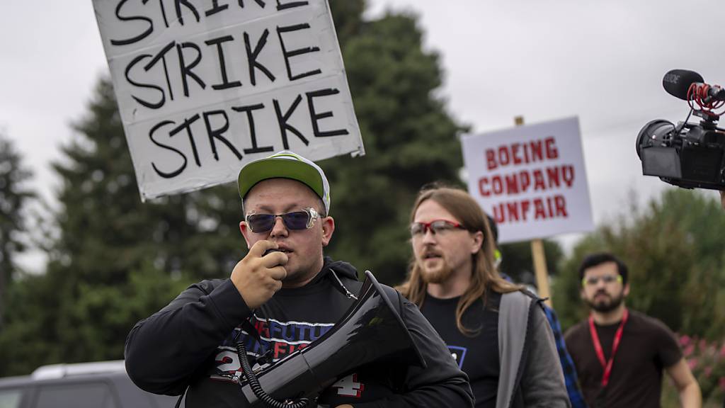 Angestellte von Boeing stimmen trotz Gehaltszusagen für Streik