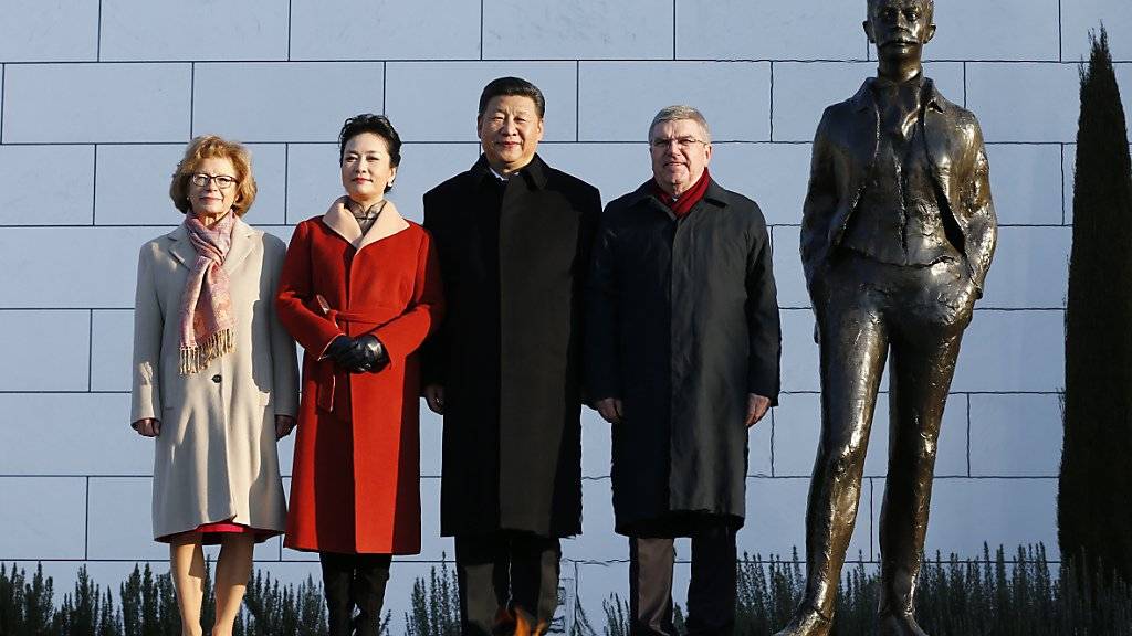 Bevor der chinesische Präsident Xi Jinping sich an den UNO-Sitz in Genf begab, besuchte er in Begleitung des IOK-Präsidenten Thomas Bach das Olympische Museum in Lausanne.