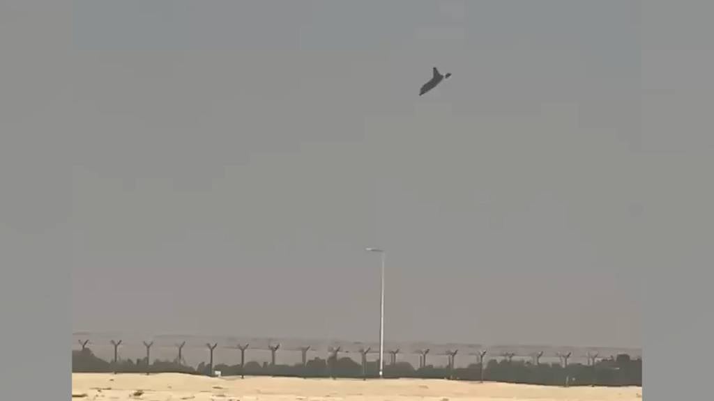 Kampfjet stürzt bei Flugshow in Dubai ab