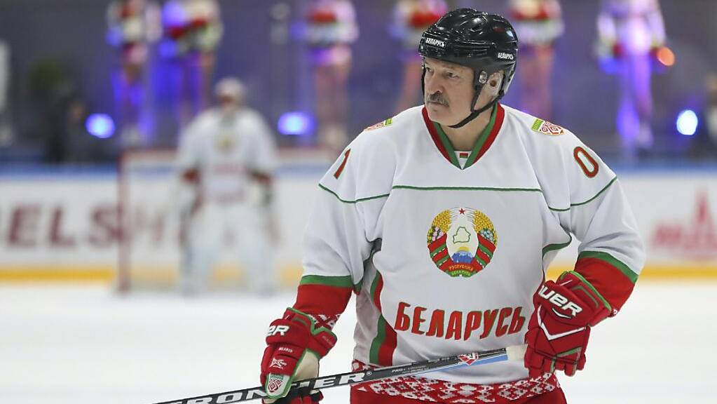 Der belarussische Matchinhaber Alexander Lukashenko ist ein bekennender Eishockey-Fan