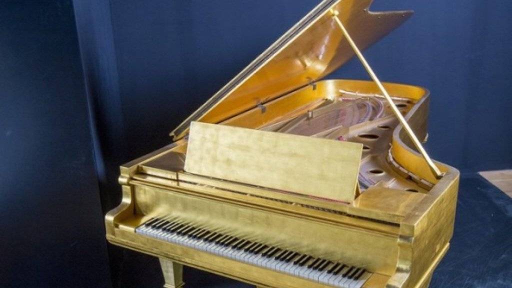 Vergoldetes Elvis-Piano versteigert