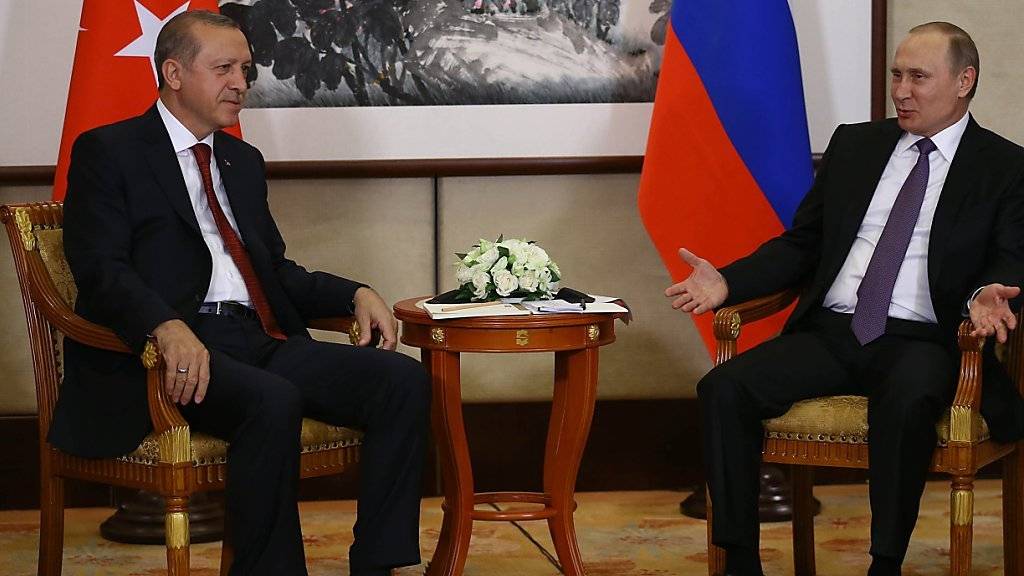 Erdogan und Putin haben sich am Vorabend des G20-Gipfels in China zu einem bilateralen Gespräch getroffen.