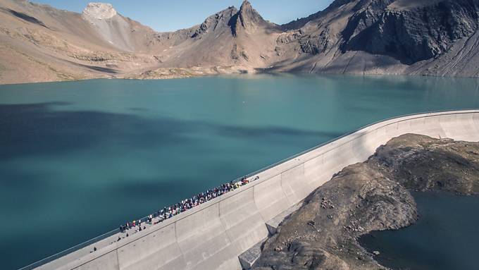 Linthal GL: Arbeiter stürzt von Staumauer 20 Meter in die Tiefe