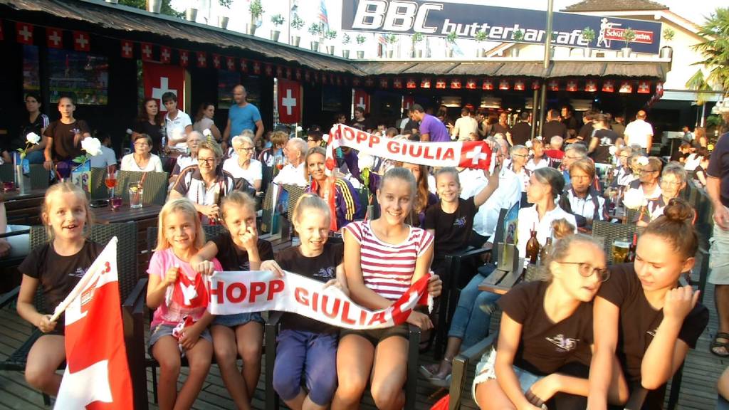 Hopp Giulia - ihre Fans drücken der Gossauer Kunstturnerin den Daumen. Christoph Fust/TVO