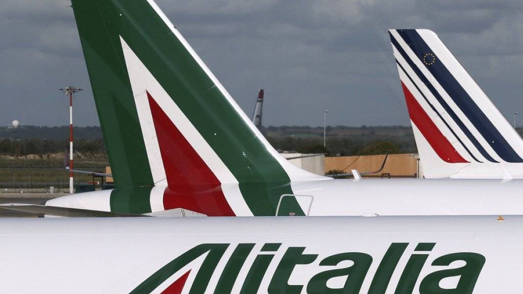 In Turbulenzen: Die italienische Fluggesellschaft Alitalia schreibt seit Jahren rote Zahlen. (Archiv)