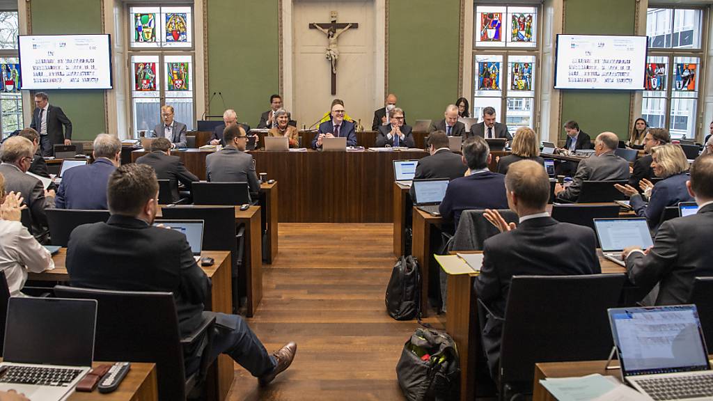 Der Zuger Kantonsrat debattierte am Donnerstag darüber, ob die Sitzungen künftig live übertragen werden sollen. (Symbolbild)