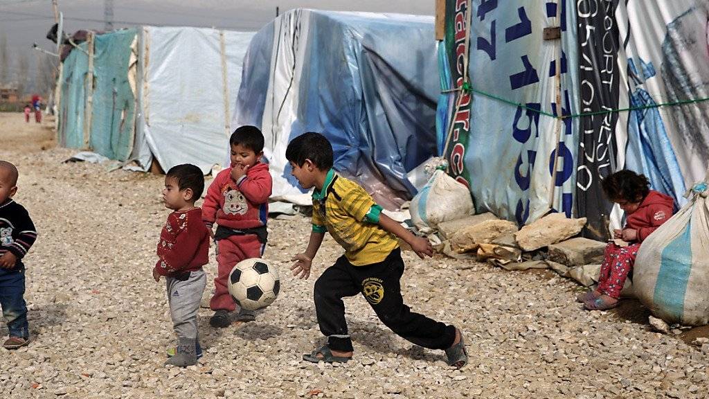 Flüchtlingskinder aus Syrien spielen in einem Flüchtlingslager im Libanon. Das Kinderhilfswerk UNICEF will besonders viel Geld für syrische Flüchtlingskinder bereitstellen. (Archiv)