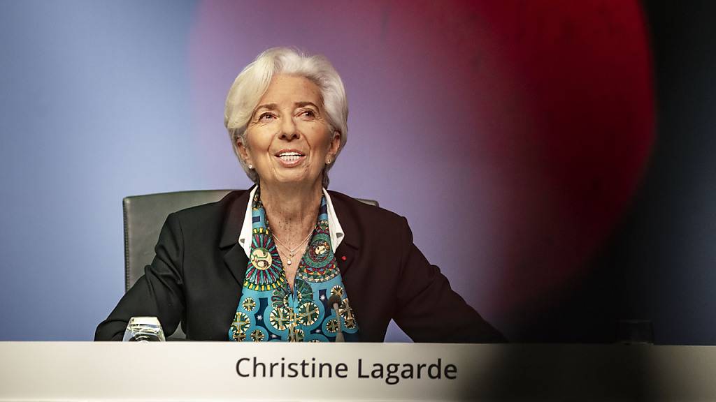EZB-Präsidentin Christine Lagarde lässt das in der Coronakrise aufgelegte Anleihenkaufprogramm auslaufen. Damit sind die milliardenschweren Wertpapierkäufe der EZB aber nicht beendet.(Archivbild)