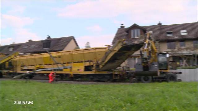 Zugunfall: Bauzug rast in Samstagern in Bagger