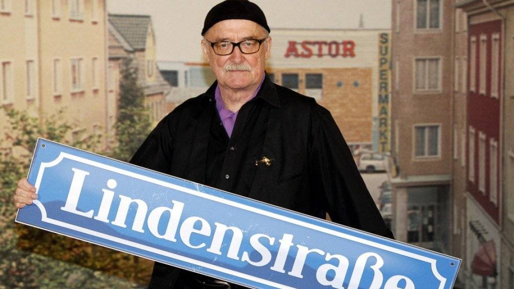 Der langjährige «Lindenstrasse»-Regisseur Hans. W. Geissendörfer übergibt das Zepter seiner Tochter: Diese hat zum 30. Geburtstag einen aufwändigen Live-Dreh geplant (Archiv).