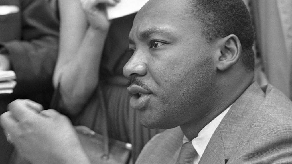 ARCHIV - Reverend Martin Luther King Jr. spricht am 9. Mai 1963 zu Reportern in Birmingham, Alabama. Foto: Uncredited/AP/dpa/Archiv