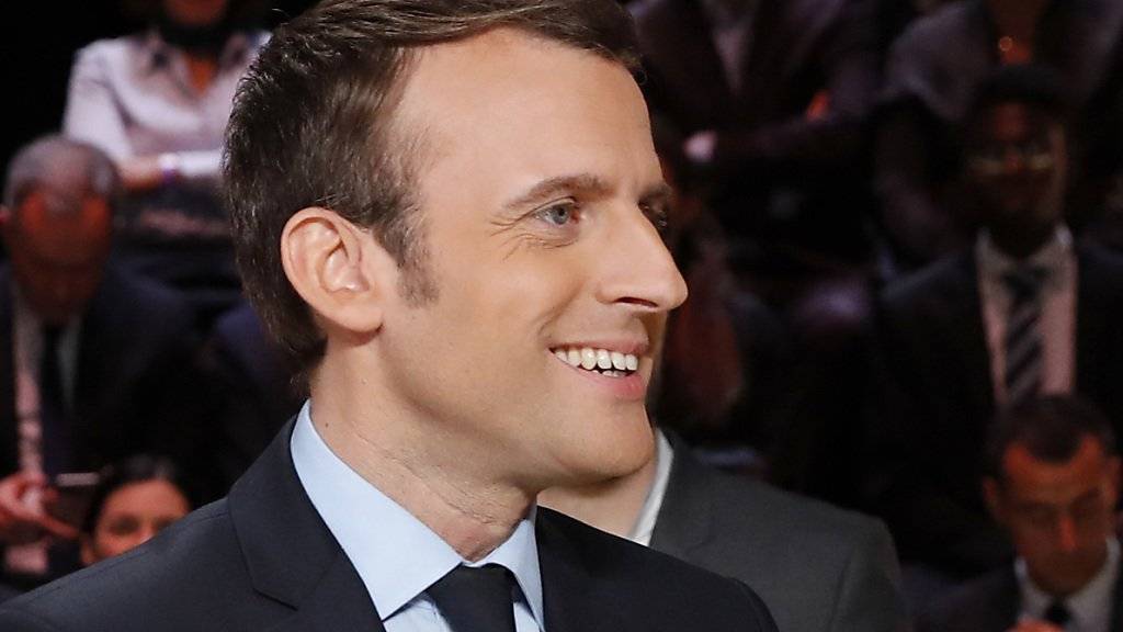 Hat gut lachen: Präsidentschaftskandidat Emmanuel Macron überzeugte die TV-Zuschauer bei der ersten von drei Debatten laut einer Umfrage am meisten.