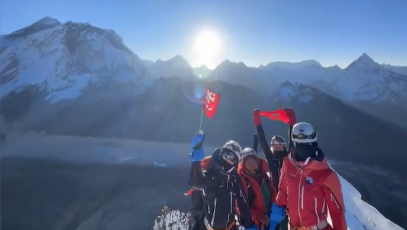 Zwei Zürcherinnen erklimmen Matterhorn des Himalayas