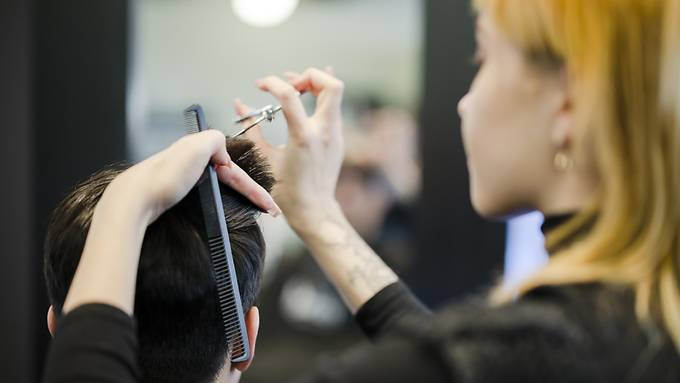 Solothurner Coiffeuse: «Haare schneiden könnte teurer werden»