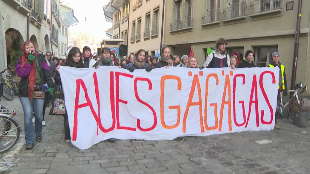 Demonstrierende fordern den raschen Erdgas-Ausstieg