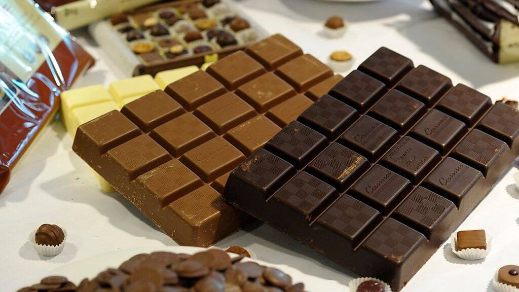 Der Schokoladenhersteller Barry Callebaut hat wegen der hohen Kakaopreise weniger Schokolade verkauft. (Archivbild)