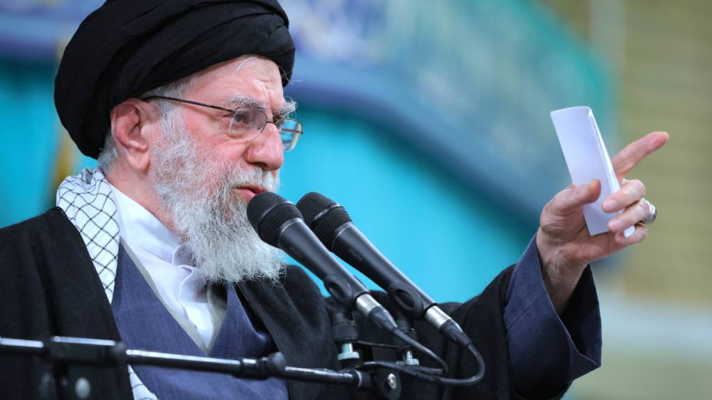 Irans oberster Führer warnt USA vor regionalem Krieg