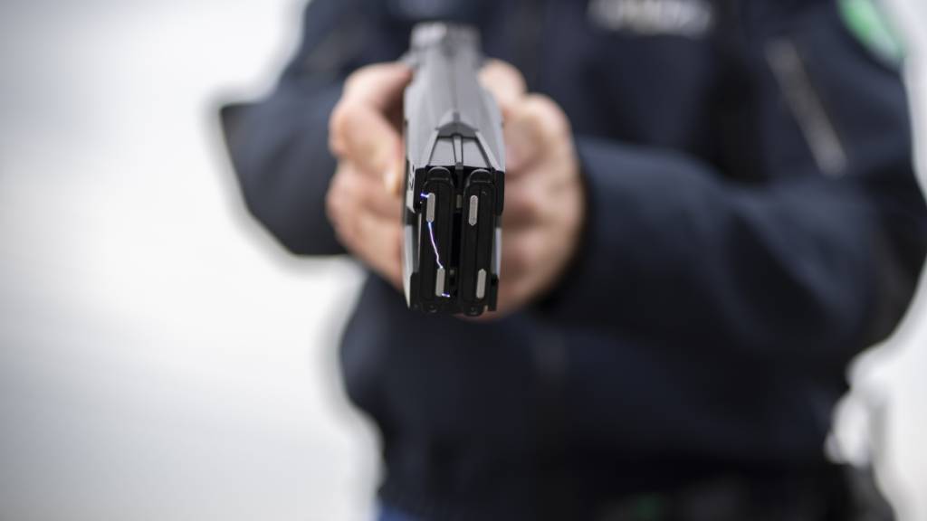 Polizist stoppt flüchtenden Mann in Wil SG mit einem Taser