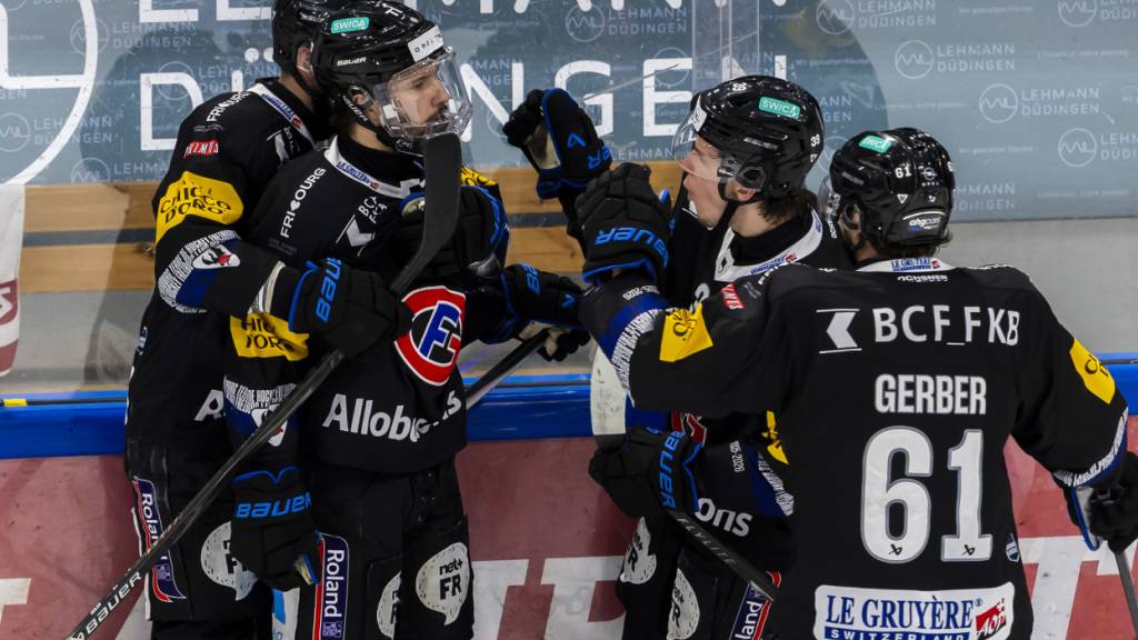 Die Spieler von Fribourg-Gottéron im Freudentaumel