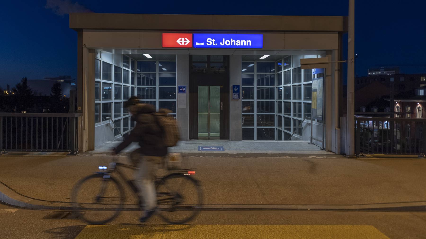 Der Bahnhof St. Johann im Abendlicht in Basel, am Donnerstag, 16. Januar 2020.