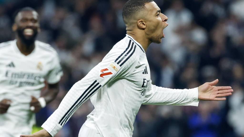 Endlich wieder Spielfreude als Grübelei: Kylian Mbappé jubelt über sein Prachtstor gegen Sevilla