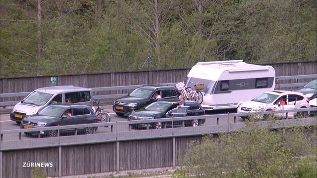 «1. Mai-Brücke» sorgt für 11 km Gotthard-Stau