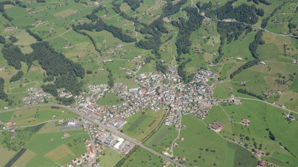 Das Stimmvolk von Steinen SZ hat am Abstimmungssonntag einem Landkauf der Parzelle Bächi zugestimmt.