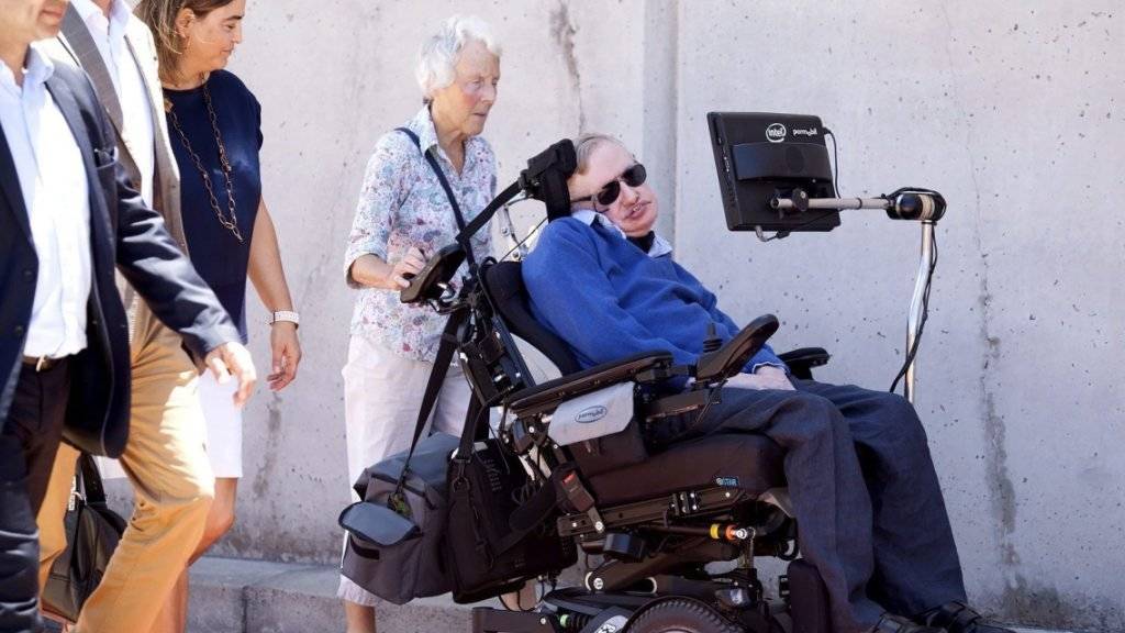 Stephen Hawking bei seiner Ankunft auf der spanischen Insel Teneriffa Mitte Juni.