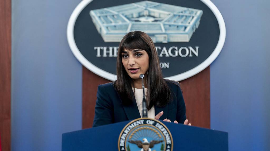 ARCHIV - Sabrina Singh, stellvertretende Pentagon-Pressesprecherin, während einer Pressekonferenz im Pentagon. Foto: Andrew Harnik/AP/dpa