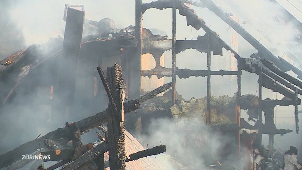 Grossbrand zerstört drei Häuser
